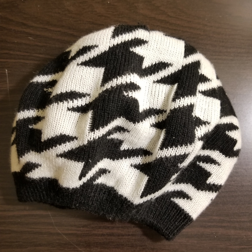 MUK LUK Houndstooth Knit Hat